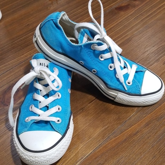 Converse Shoes - Low top all star converse